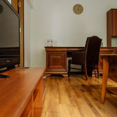 Old Town Historic Apartment With Backyard Mini Park Bucureşti Exterior foto