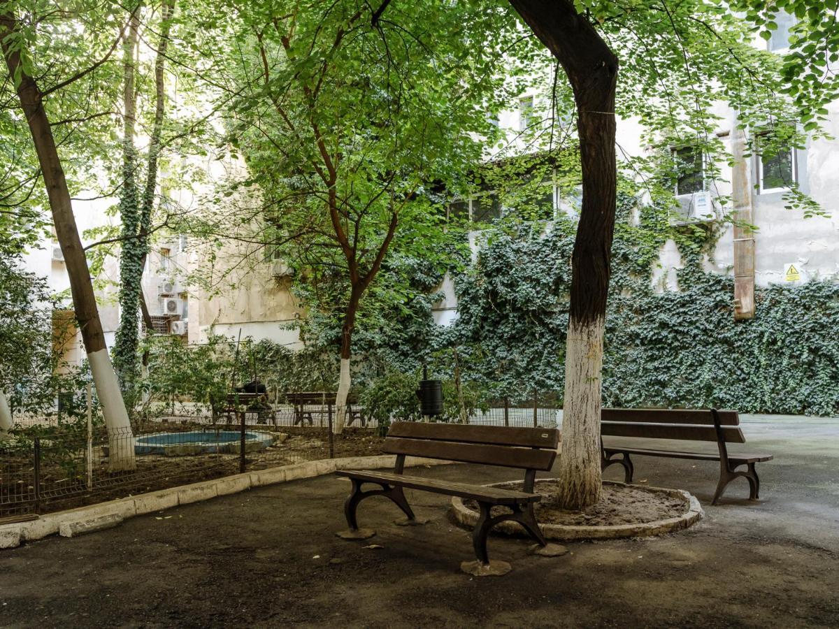 Old Town Historic Apartment With Backyard Mini Park Bucureşti Exterior foto