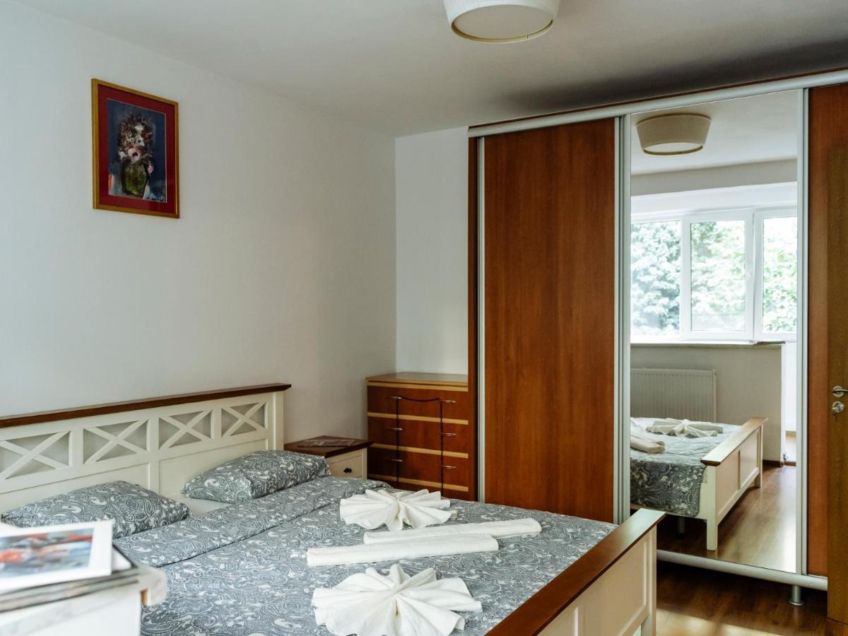 Old Town Historic Apartment With Backyard Mini Park Bucureşti Exterior foto