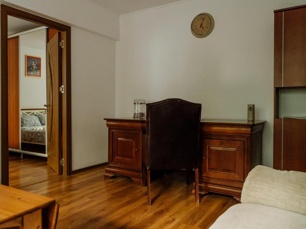 Old Town Historic Apartment With Backyard Mini Park Bucureşti Exterior foto