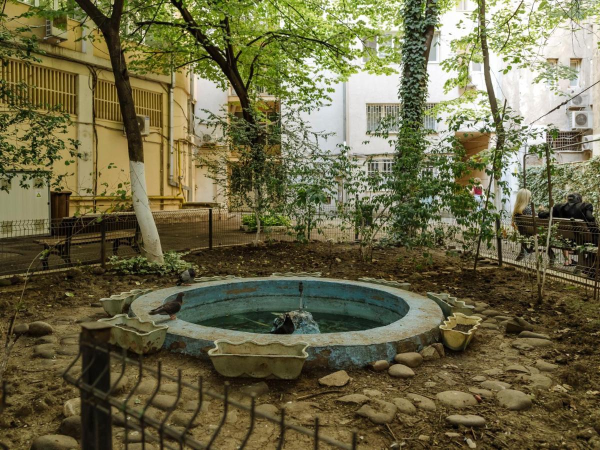 Old Town Historic Apartment With Backyard Mini Park Bucureşti Exterior foto
