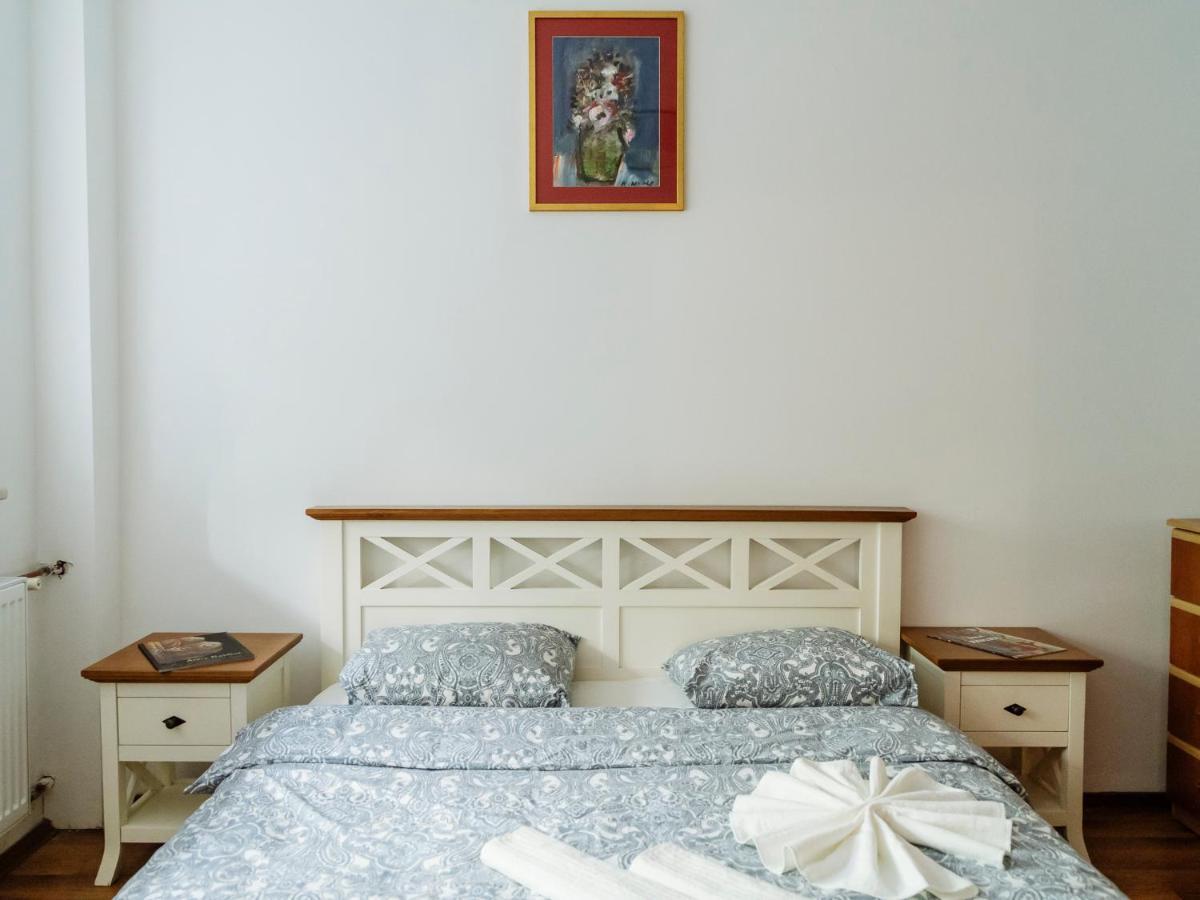 Old Town Historic Apartment With Backyard Mini Park Bucureşti Exterior foto