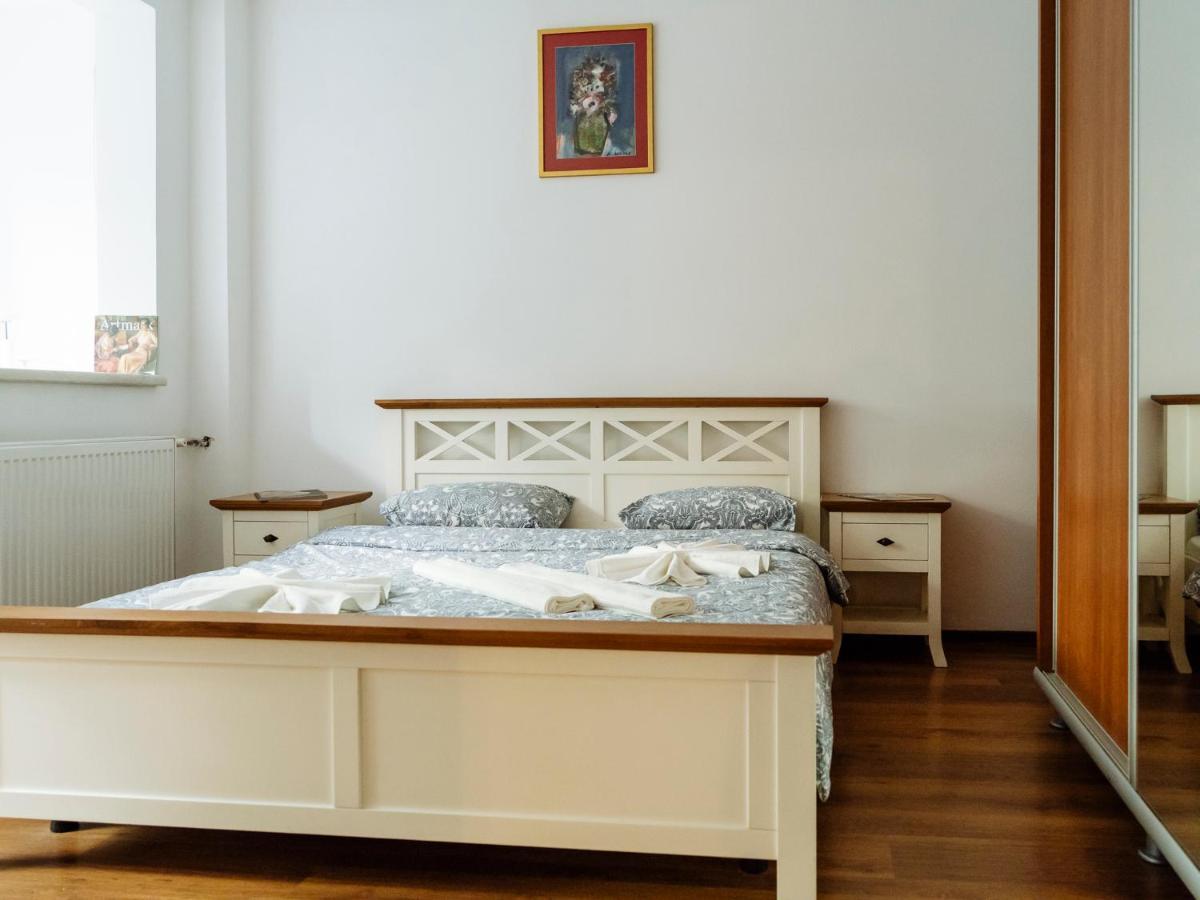 Old Town Historic Apartment With Backyard Mini Park Bucureşti Exterior foto